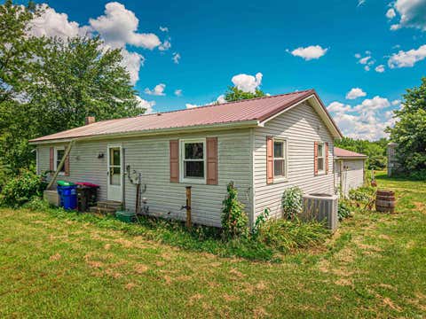 Photo of 2311 Lashbrook Road, Boonville, IN 47601 (MLS # 202625795)