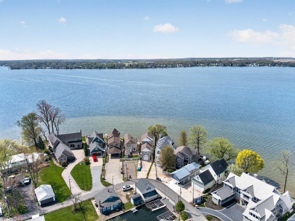 Photo of 8099 E Rosella Street, Syracuse, IN 46567 (MLS # 202615716)