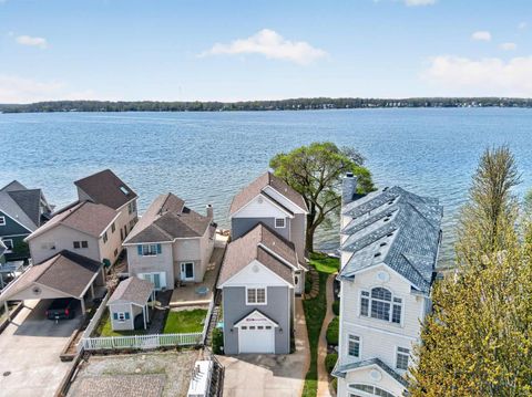 Tiny photo for 8099 E Rosella Street, Syracuse, IN 46567 (MLS # 202615716)