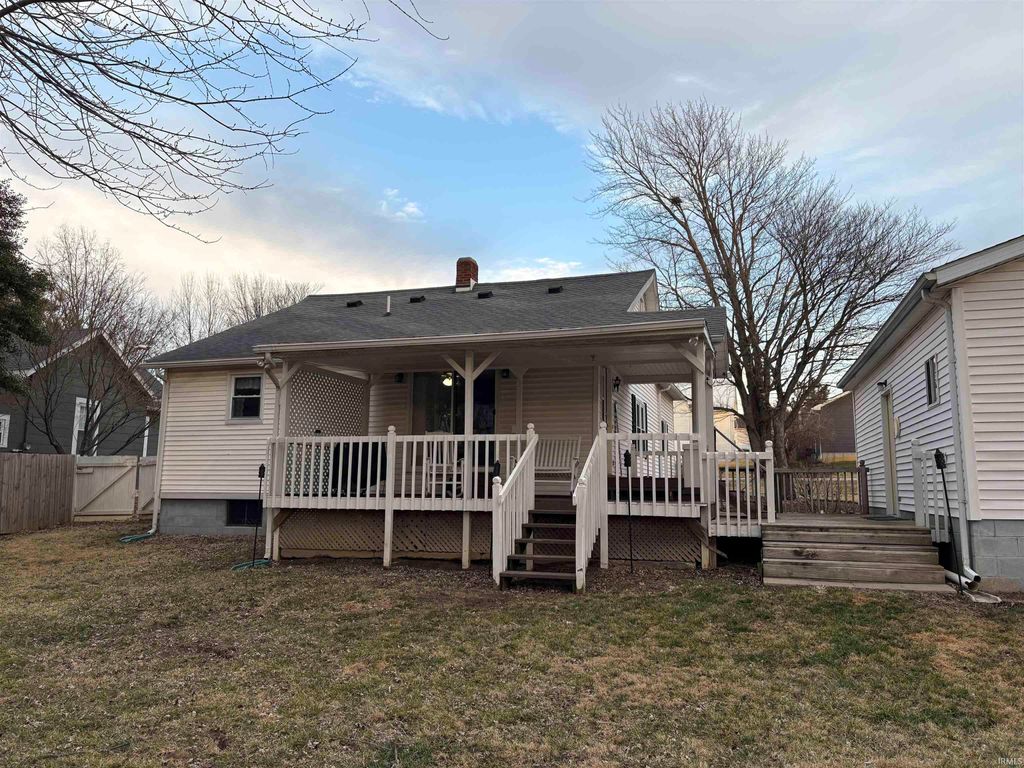 Photo of 715 SW 1st Street, Washington, IN 47501 (MLS # 202606124)