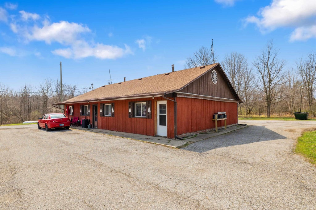 Photo of 4865 W US 30 Highway, Columbia City, IN 46725 (MLS # 202611571)