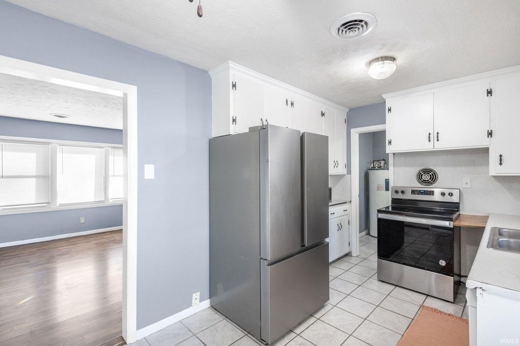 Photo of 804 E Bristol Street, Elkhart, IN 46514 (MLS # 202544649)