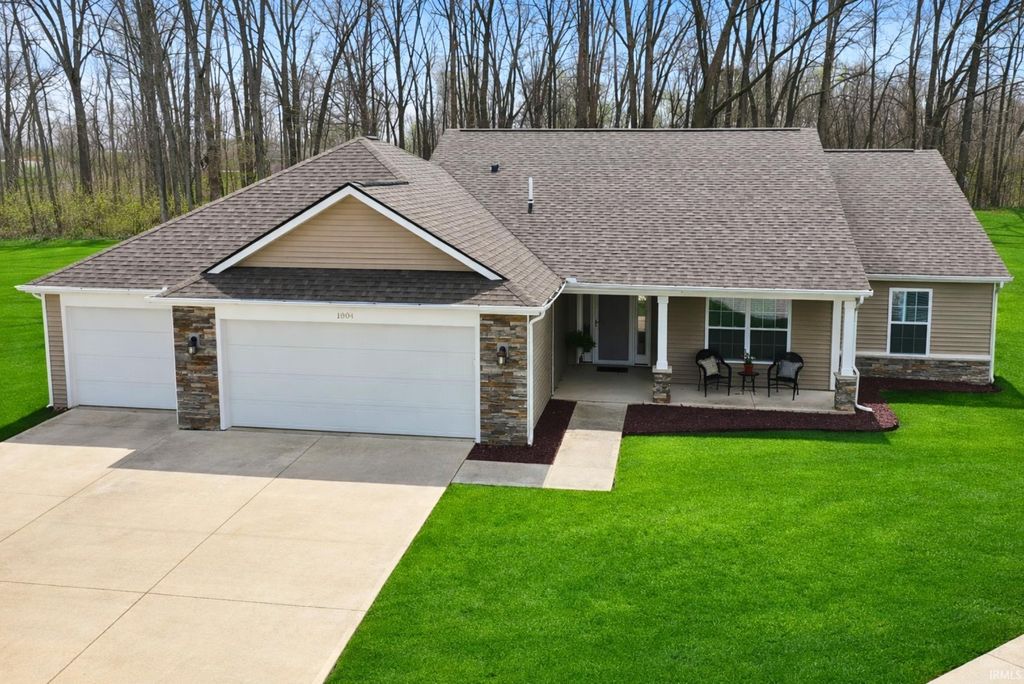 Photo of 1804 Cymbeline Court, Fort Wayne, IN 46818 (MLS # 202613487)