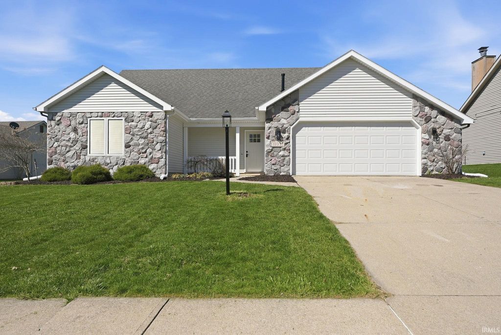 Photo of 11031 Old Oak Trail, Fort Wayne, IN 46845 (MLS # 202612085)