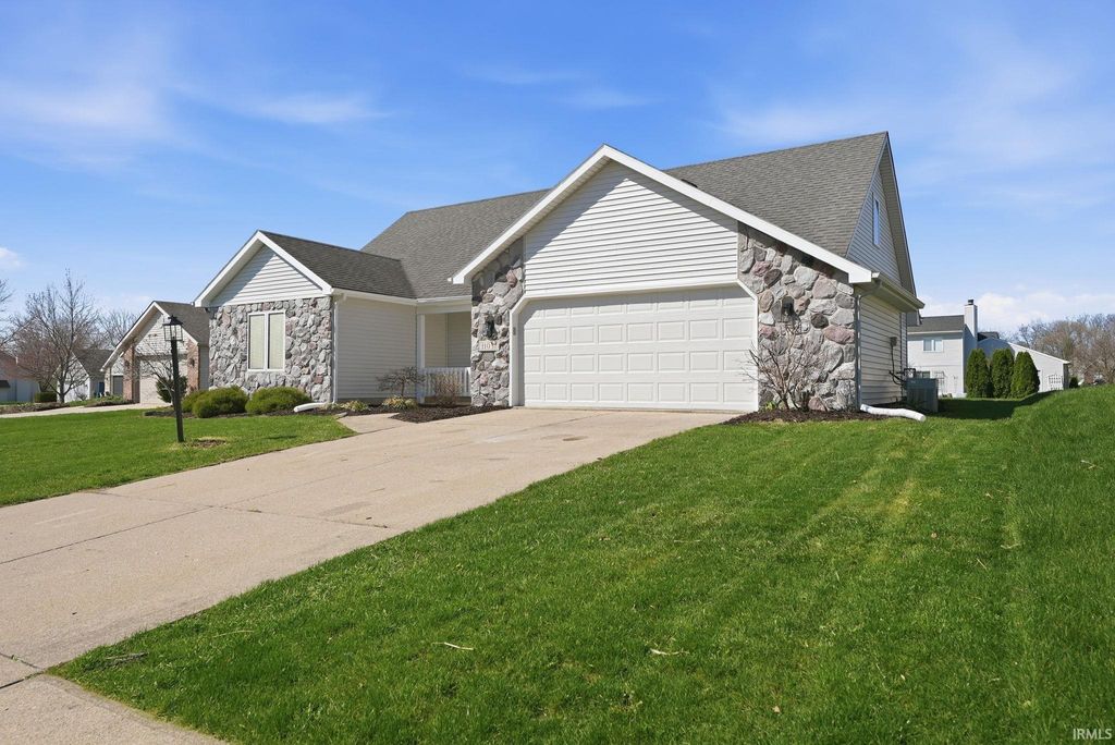 Photo of 11031 Old Oak Trail, Fort Wayne, IN 46845 (MLS # 202612085)
