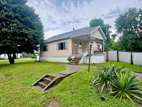 Tiny photo for 304 Van Buren Avenue, Peru, IN 46970 (MLS # 202532888)