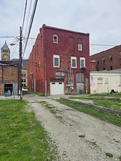 Tiny photo for 112 N Jefferson Street, Hartford City, IN 47348 (MLS # 202624784)