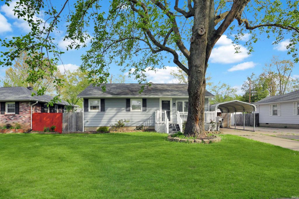 Photo of 2416 Helmuth Avenue, Evansville, IN 47714 (MLS # 202612941)