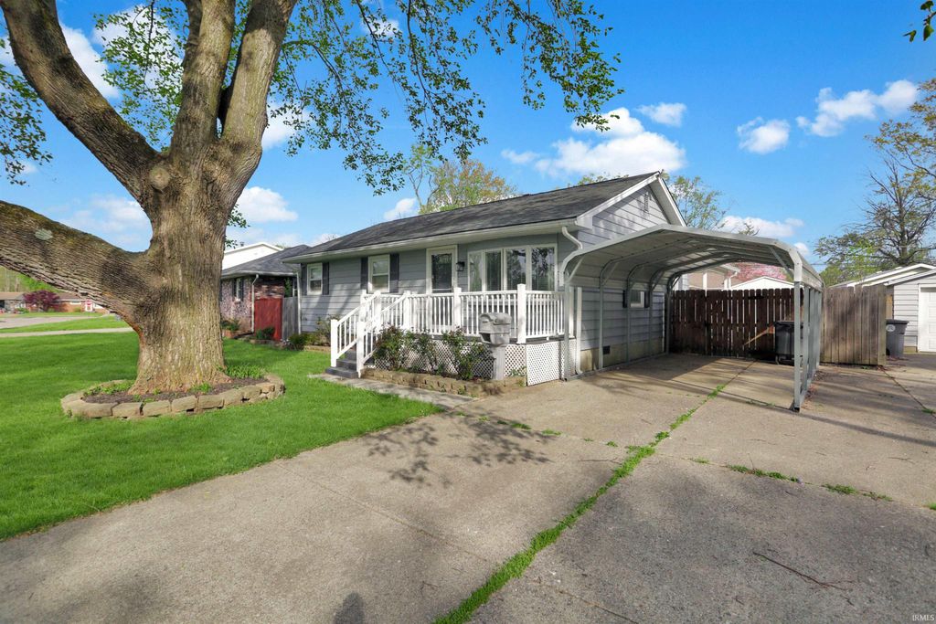 Photo of 2416 Helmuth Avenue, Evansville, IN 47714 (MLS # 202612941)