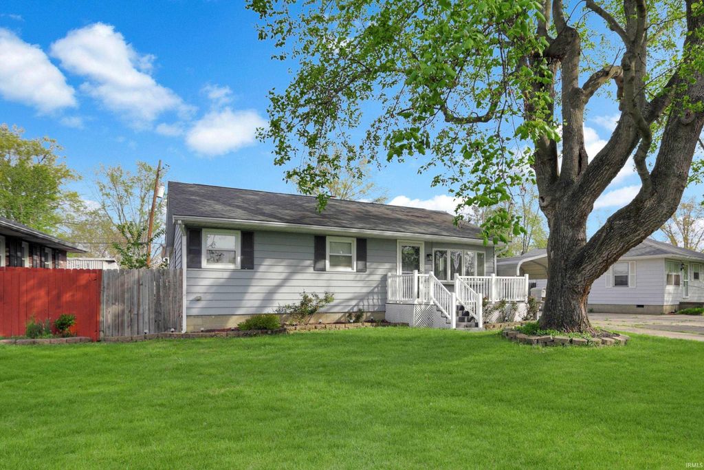 Photo of 2416 Helmuth Avenue, Evansville, IN 47714 (MLS # 202612941)