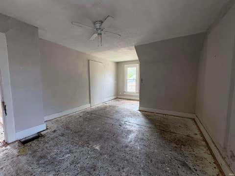 Tiny photo for 712 Taylor Avenue, Evansville, IN 47713 (MLS # 202633063)
