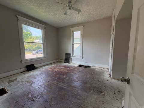 Tiny photo for 712 Taylor Avenue, Evansville, IN 47713 (MLS # 202633063)