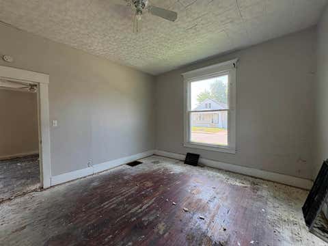 Tiny photo for 712 Taylor Avenue, Evansville, IN 47713 (MLS # 202633063)