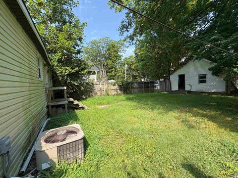 Tiny photo for 712 Taylor Avenue, Evansville, IN 47713 (MLS # 202633063)