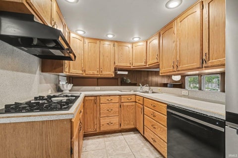Tiny photo for 131 S Vine Street, Elkhart, IN 46514 (MLS # 202636503)