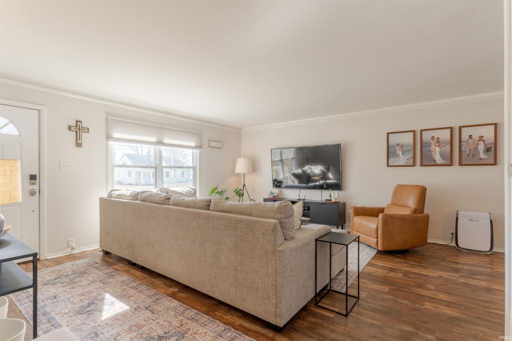 Photo of 307 W Buena Vista Road, Evansville, IN 47710 (MLS # 202609778)