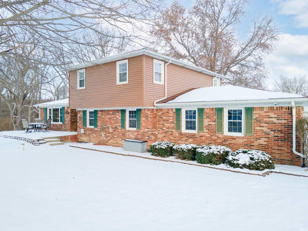 Photo of 3960 N Woodbine Drive, Marion, IN 46952 (MLS # 202549070)