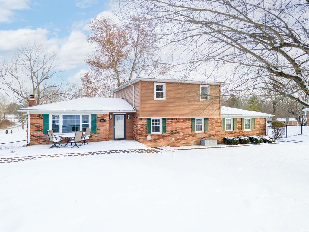 Photo of 3960 N Woodbine Drive, Marion, IN 46952 (MLS # 202549070)