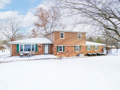 Photo of 3960 N Woodbine Drive, Marion, IN 46952 (MLS # 202549070)