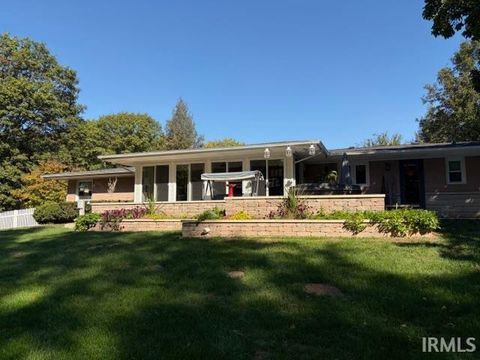 Photo of 1755 W Farview Drive, Peru, IN 46970 (MLS # 202535012)