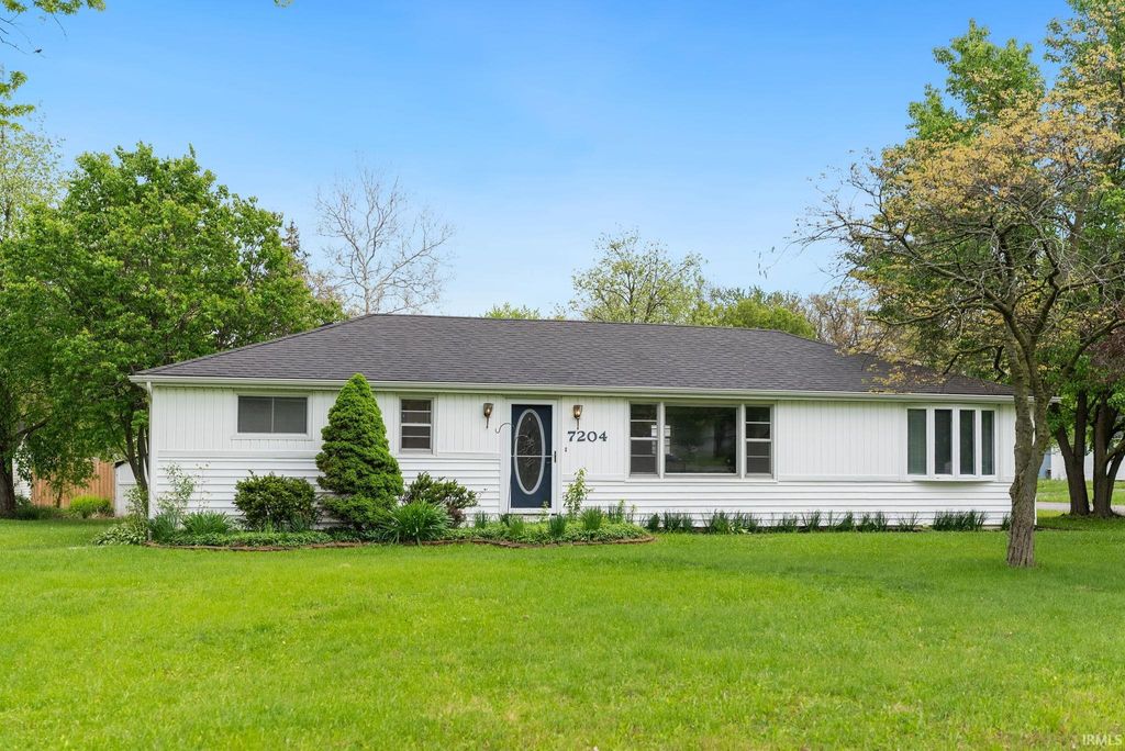 Photo of 7204 Linda Drive, Fort Wayne, IN 46835 (MLS # 202615894)
