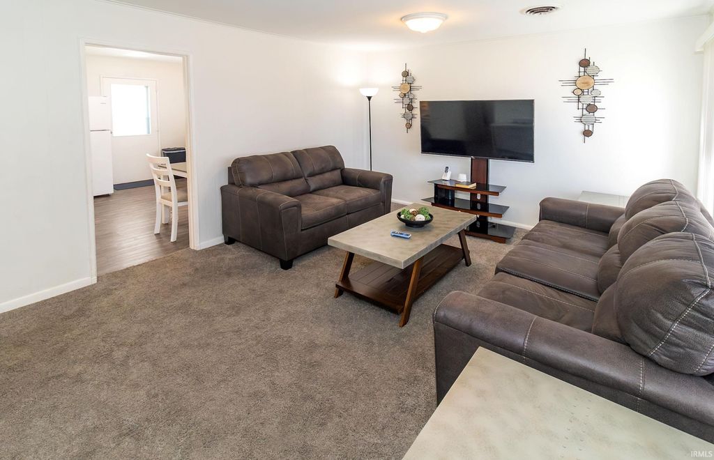 Photo of 721 Bryan Road, Evansville, IN 47710 (MLS # 202608303)