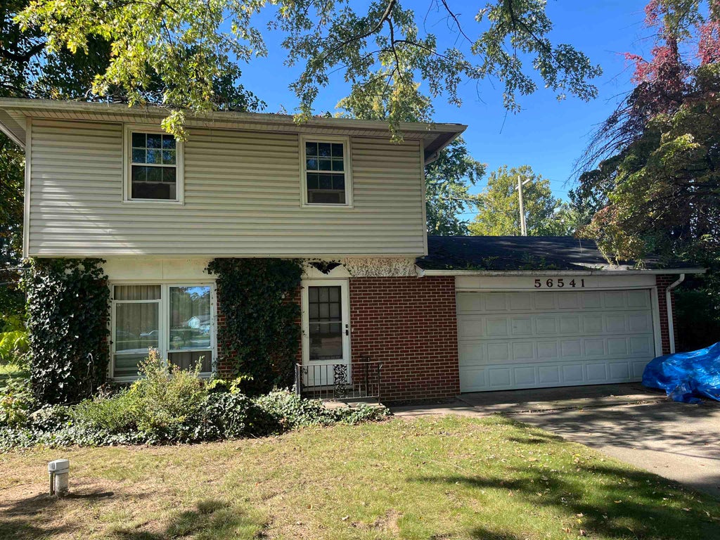 Photo of 56541 Mark Manor Drive, Elkhart, IN 46514 (MLS # 202643375)