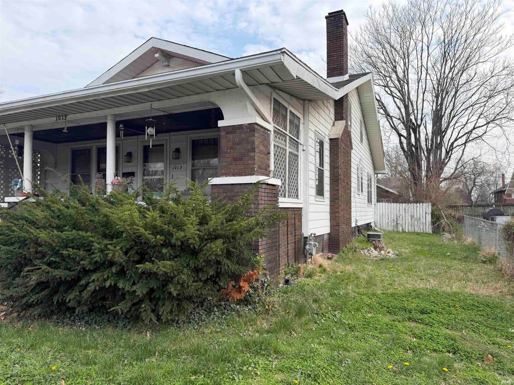 Photo of 1013 E Chandler Avenue, Evansville, IN 47714 (MLS # 202610201)