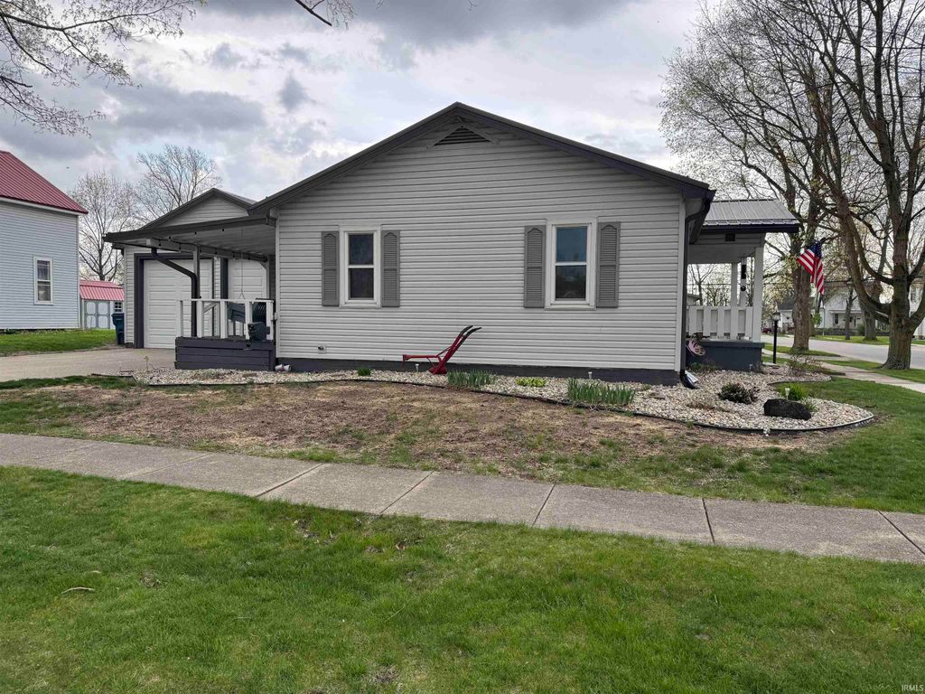 Photo of 207 N Maple Street, North Manchester, IN 46962 (MLS # 202612829)