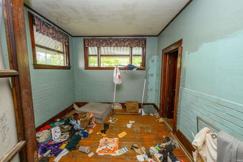 Tiny photo for 118 W 16th Street, Anderson, IN 46016 (MLS # 202612674)