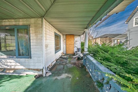 Tiny photo for 118 W 16th Street, Anderson, IN 46016 (MLS # 202612674)