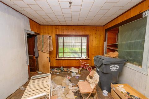 Tiny photo for 118 W 16th Street, Anderson, IN 46016 (MLS # 202612674)