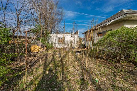 Tiny photo for 118 W 16th Street, Anderson, IN 46016 (MLS # 202612674)