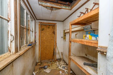 Tiny photo for 118 W 16th Street, Anderson, IN 46016 (MLS # 202612674)