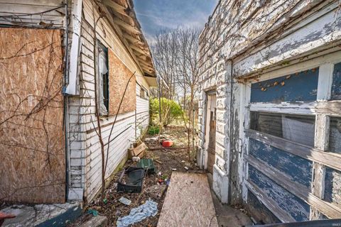 Tiny photo for 118 W 16th Street, Anderson, IN 46016 (MLS # 202612674)