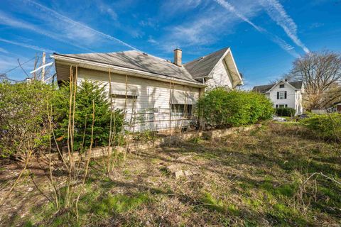 Tiny photo for 118 W 16th Street, Anderson, IN 46016 (MLS # 202612674)
