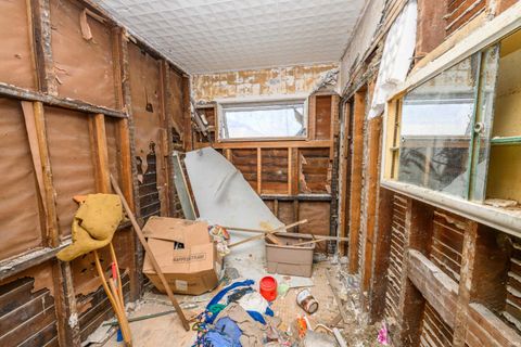 Tiny photo for 118 W 16th Street, Anderson, IN 46016 (MLS # 202612674)