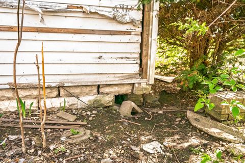 Tiny photo for 118 W 16th Street, Anderson, IN 46016 (MLS # 202612674)