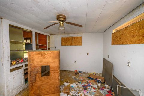 Tiny photo for 118 W 16th Street, Anderson, IN 46016 (MLS # 202612674)