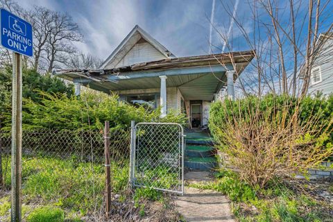 Tiny photo for 118 W 16th Street, Anderson, IN 46016 (MLS # 202612674)