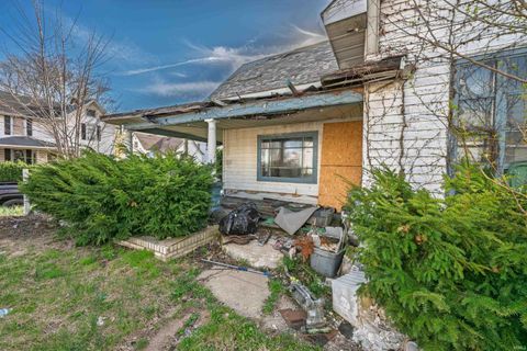 Tiny photo for 118 W 16th Street, Anderson, IN 46016 (MLS # 202612674)