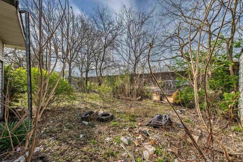 Tiny photo for 118 W 16th Street, Anderson, IN 46016 (MLS # 202612674)