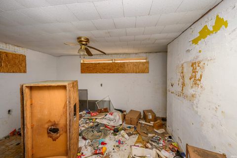 Tiny photo for 118 W 16th Street, Anderson, IN 46016 (MLS # 202612674)