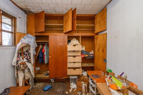 Tiny photo for 118 W 16th Street, Anderson, IN 46016 (MLS # 202612674)