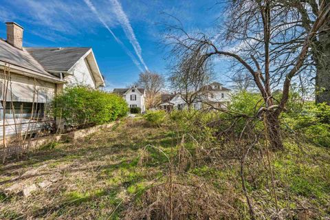 Tiny photo for 118 W 16th Street, Anderson, IN 46016 (MLS # 202612674)