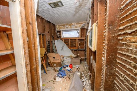 Tiny photo for 118 W 16th Street, Anderson, IN 46016 (MLS # 202612674)