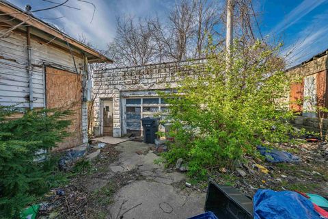Tiny photo for 118 W 16th Street, Anderson, IN 46016 (MLS # 202612674)