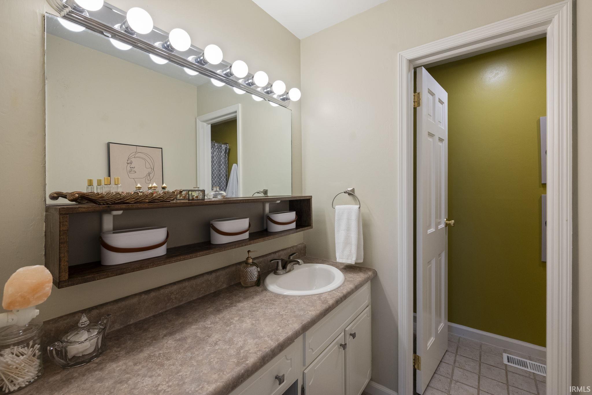 Lafayette, Indiana 47905, United States, 4 Bedrooms Bedrooms, ,2 BathroomsBathrooms,Residential,Pending,10563