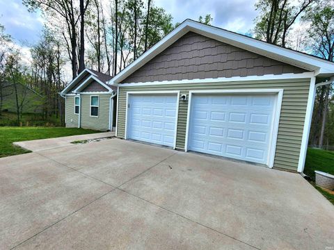 Tiny photo for 44 Sherwood Lane, Bedford, IN 47421 (MLS # 202602801)