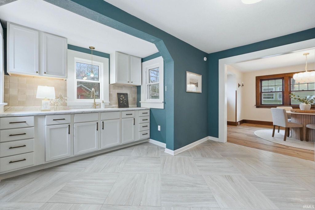 Photo of 931 Woodview Boulevard, Fort Wayne, IN 46806 (MLS # 202607968)
